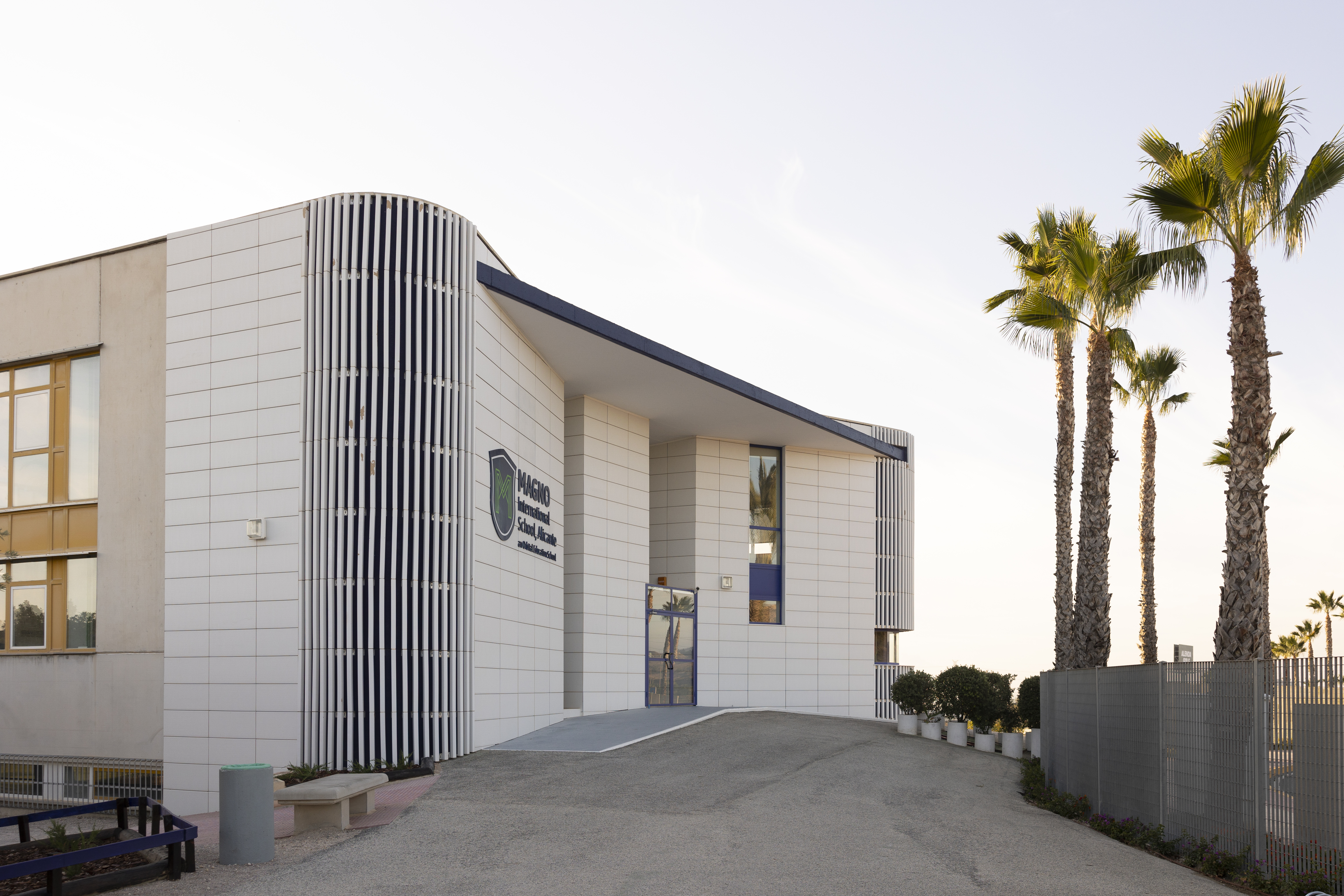 Magno International School